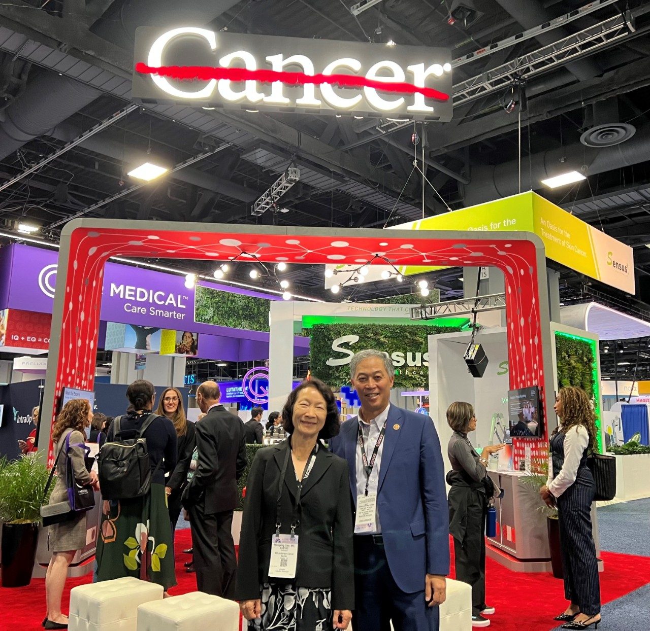 Dr. Albert Koong and Dr. Zhongxing Liao at the 2024 ASTRO Annual Meeting.