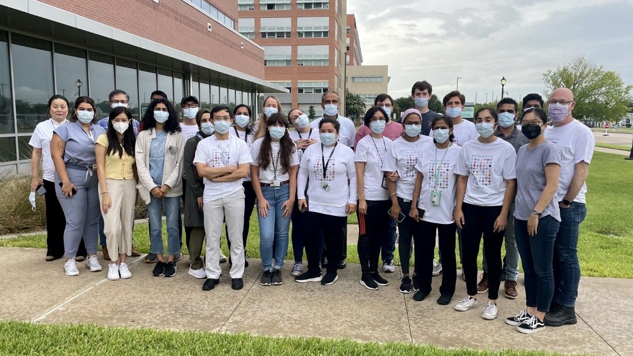 Sood Lab members outside for a group photo